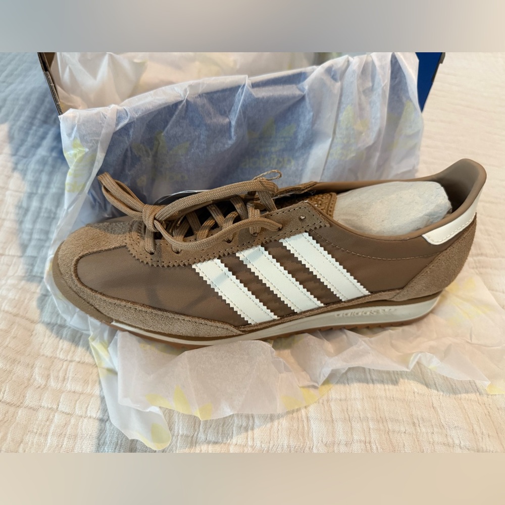 Adidas SL 72 Tan and White Sneakers NIB G000 - Picture 2 of 4